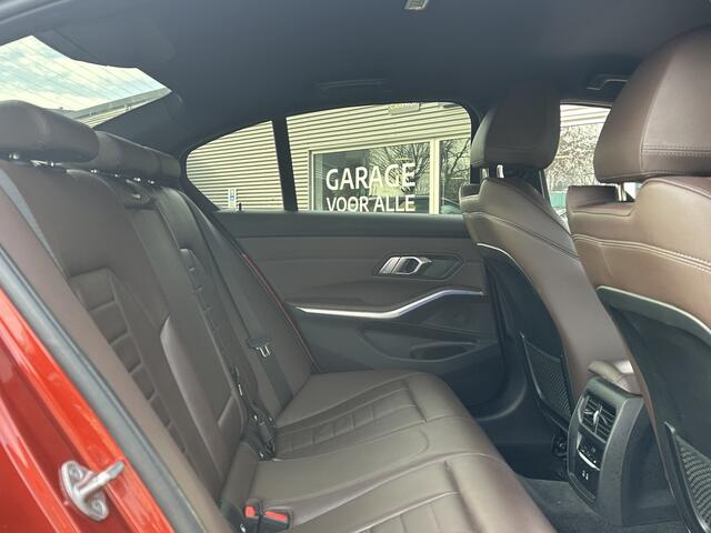 BMW 3-SERIE 330i xDrive M-Sport | 259 pk | Camera | Trekhaak | Carbon spoiler