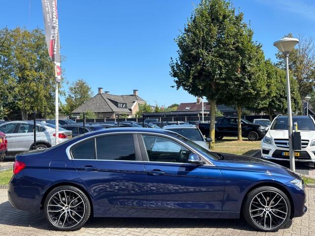 BMW 3-SERIE 318I Executive Sedan Automaat 2017 Xenon Sportstoelen