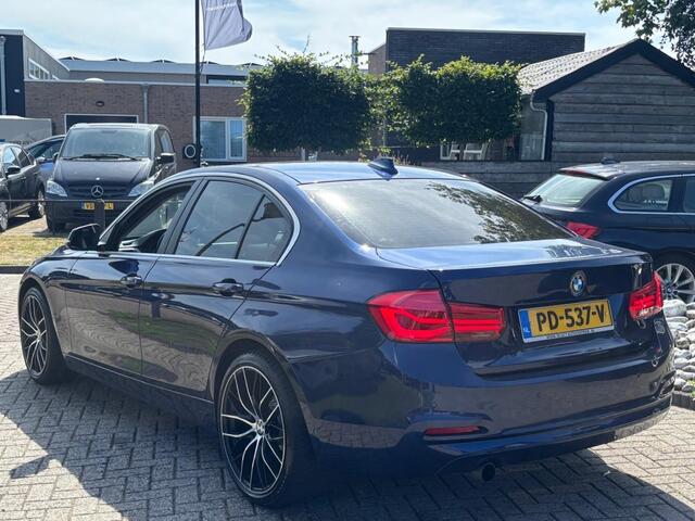 BMW 3-SERIE 318I Executive Sedan Automaat 2017 Xenon Sportstoelen