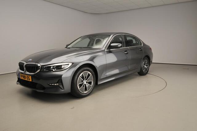 BMW 3-SERIE Sedan 320i | LED | Leder | Navigatie | Sportstoelen | Stoelverwarming | Chrome Line | DAB | harman-kardon sound | Alu 16 inch