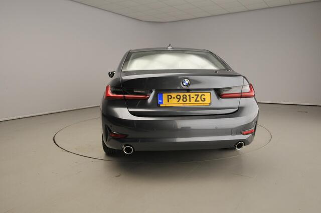 BMW 3-SERIE Sedan 320i | LED | Leder | Navigatie | Sportstoelen | Stoelverwarming | Chrome Line | DAB | harman-kardon sound | Alu 16 inch