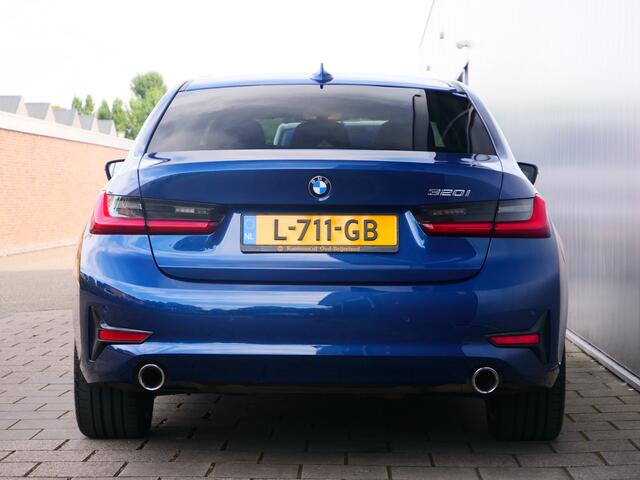BMW 3-SERIE 320i Business Edition 184 Pk Automaat Navi / DAB / Apple Carplay / Sportstoelen / 18 inch