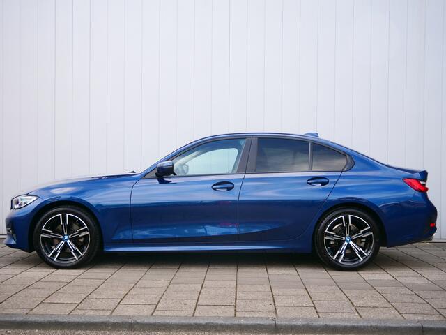 BMW 3-SERIE 320i Business Edition 184 Pk Automaat Navi / DAB / Apple Carplay / Sportstoelen / 18 inch
