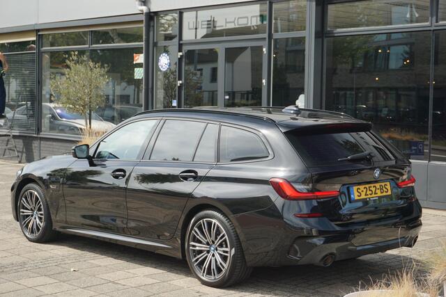 BMW 3-SERIE Touring 330e High Executive