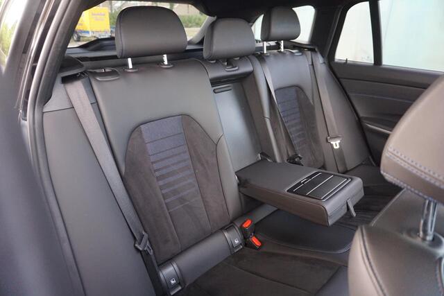 BMW 3-SERIE Touring 330e High Executive
