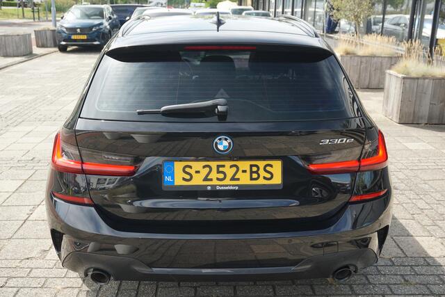 BMW 3-SERIE Touring 330e High Executive