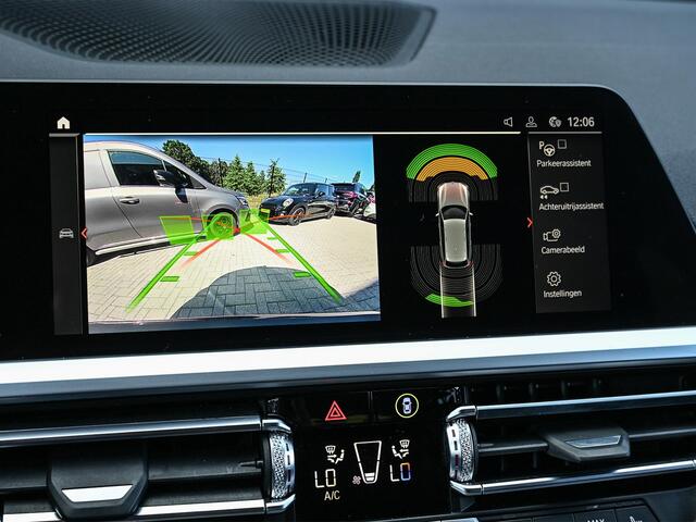 BMW 3-SERIE Touring 330i High Executive Edition M-Sport | NL-Auto | Dealeronderhouden | Panoramadak | Harman/Kardon | HUD | Camera | Ambiance Interieur | Stoelverwarming |