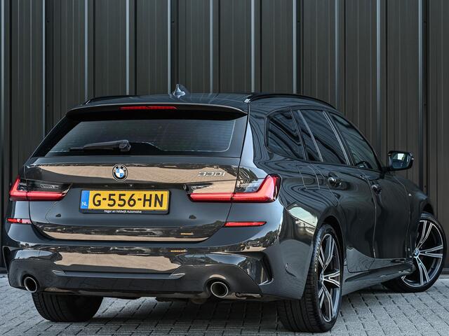 BMW 3-SERIE Touring 330i High Executive Edition M-Sport | NL-Auto | Dealeronderhouden | Panoramadak | Harman/Kardon | HUD | Camera | Ambiance Interieur | Stoelverwarming |