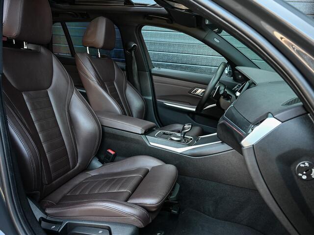 BMW 3-SERIE Touring 330i High Executive Edition M-Sport | NL-Auto | Dealeronderhouden | Panoramadak | Harman/Kardon | HUD | Camera | Ambiance Interieur | Stoelverwarming |