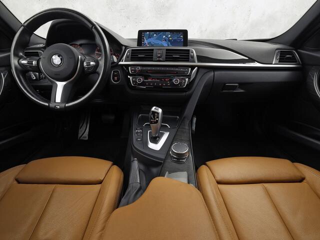 BMW 3-SERIE 318i M Sport Automaat (PANORAMADAK, M PAKKET, GROOT NAVI, CAMERA, DEALER ONDERHOUDEN, COGNAC LEDER, SPORTSTOELEN, STOELVERWARMING, VIRTUAL COCKPIT, NIEUWSTAAT)