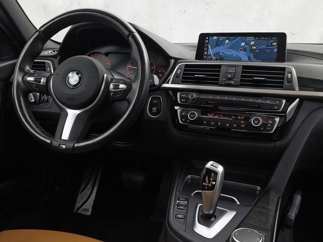 BMW 3-SERIE 318i M Sport Automaat (PANORAMADAK, M PAKKET, GROOT NAVI, CAMERA, DEALER ONDERHOUDEN, COGNAC LEDER, SPORTSTOELEN, STOELVERWARMING, VIRTUAL COCKPIT, NIEUWSTAAT)