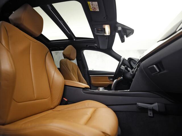 BMW 3-SERIE 318i M Sport Automaat (PANORAMADAK, M PAKKET, GROOT NAVI, CAMERA, DEALER ONDERHOUDEN, COGNAC LEDER, SPORTSTOELEN, STOELVERWARMING, VIRTUAL COCKPIT, NIEUWSTAAT)