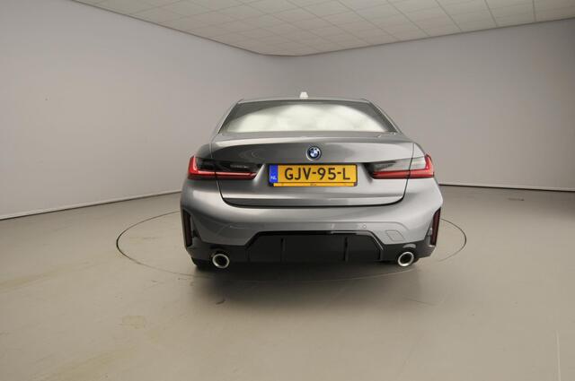 BMW 3-SERIE Sedan 320e | M-Sportpakket | LED | Navigatie | Sportstoelen | Lendensteunen | DAB | Hifi speakers | Alu 18 inch