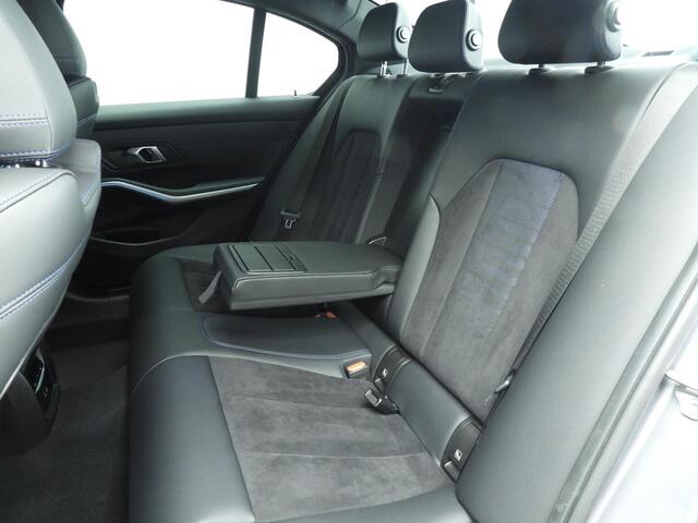 BMW 3-SERIE Sedan 320e | M-Sportpakket | LED | Navigatie | Sportstoelen | Lendensteunen | DAB | Hifi speakers | Alu 18 inch