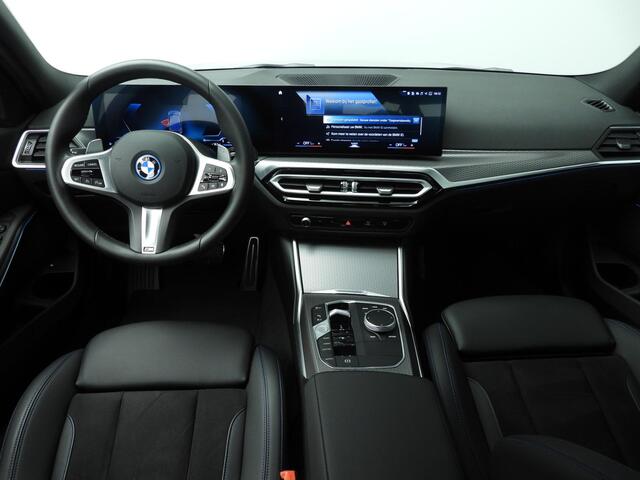 BMW 3-SERIE Sedan 320e | M-Sportpakket | LED | Navigatie | Sportstoelen | Lendensteunen | DAB | Hifi speakers | Alu 18 inch