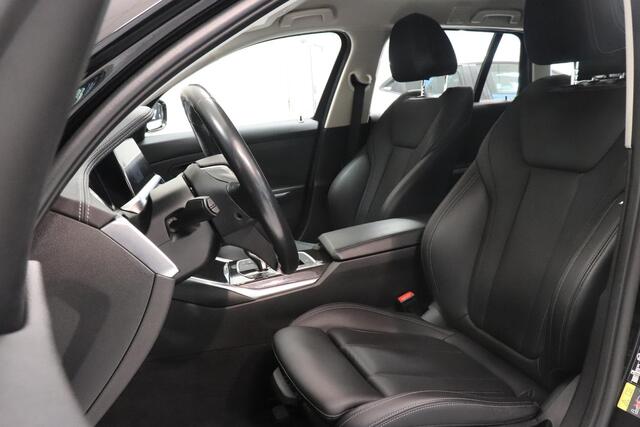 BMW 3-SERIE Touring 330e Business Edition Plus | Climate control | SoH 91,7% | Leder | Parkeersensoren | AppleCarplay AndroidAuto | Stoelverwarming | Elek achterklep |