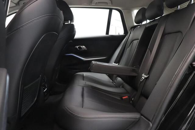 BMW 3-SERIE Touring 330e Business Edition Plus | Climate control | SoH 91,7% | Leder | Parkeersensoren | AppleCarplay AndroidAuto | Stoelverwarming | Elek achterklep |
