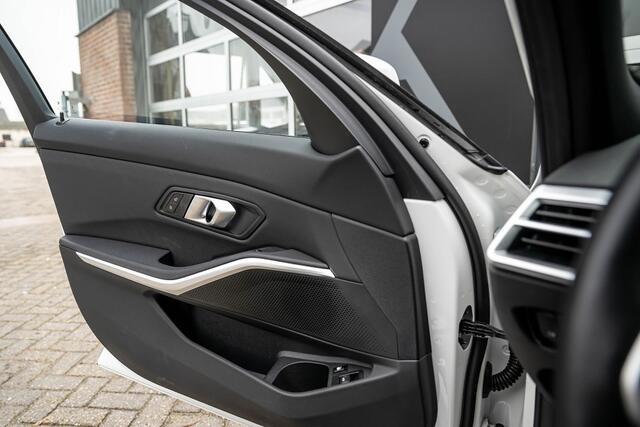 BMW 3-SERIE 330e xDrive M Sport LCI | Facelift | Shadow | Trekhaak | Widescreen | Hifi | Camera | 19' inch |