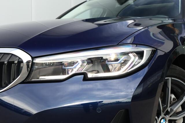BMW 3-SERIE Touring 330i xDrive High Executive / Laser / Panorama / Harman Kardon / Adaptive Cruise