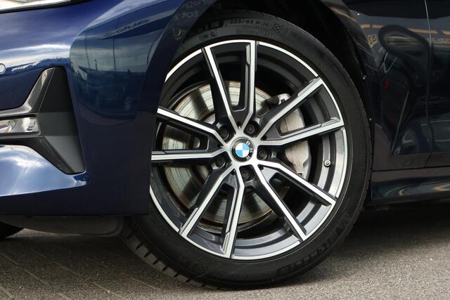 BMW 3-SERIE Touring 330i xDrive High Executive / Laser / Panorama / Harman Kardon / Adaptive Cruise