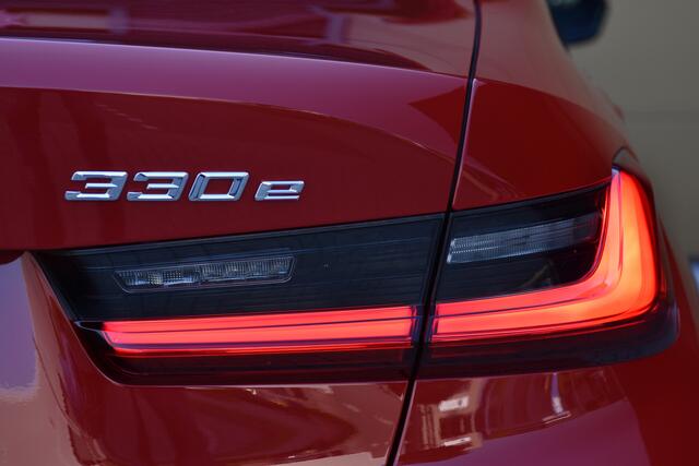 BMW 3-SERIE 330e High Executive * M-Sport * Schuifdak * Laserlicht * M-remsysteem *