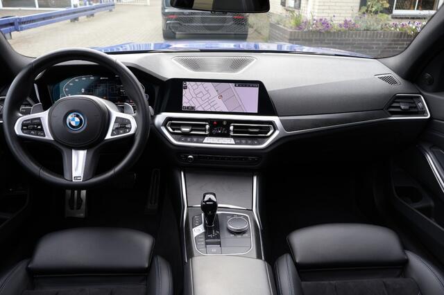 BMW 3-SERIE 330e Touring M Sport (292pk) M340i Look/Laser/Panodak/Helix Geluidsysteem