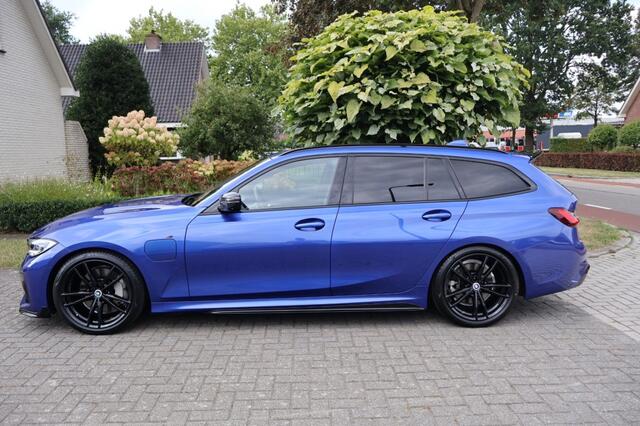 BMW 3-SERIE 330e Touring M Sport (292pk) M340i Look/Laser/Panodak/Helix Geluidsysteem