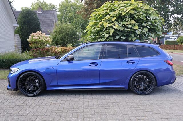 BMW 3-SERIE 330e Touring M Sport (292pk) Wheelforce/M340i Look/Laser/Panodak/Helix Geluidsysteem