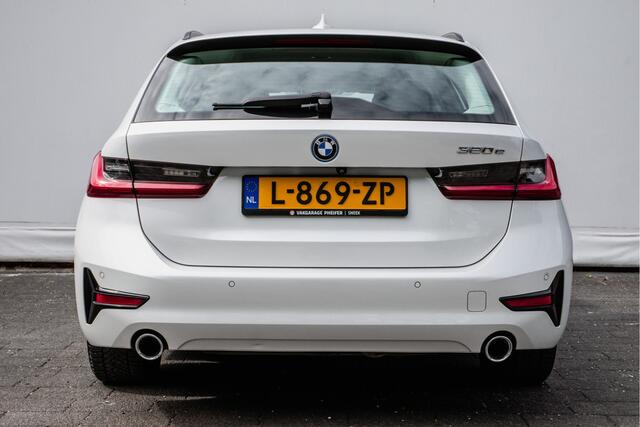 BMW 3-SERIE Touring 320e Business Edition Plus Trekhaak/ Leer/ Stoelverwarming/ Camera/ Laserlight