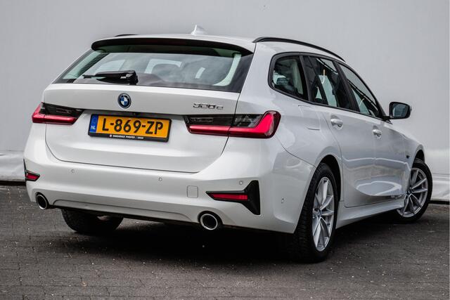 BMW 3-SERIE Touring 320e Business Edition Plus Trekhaak/ Leer/ Stoelverwarming/ Camera/ Laserlight