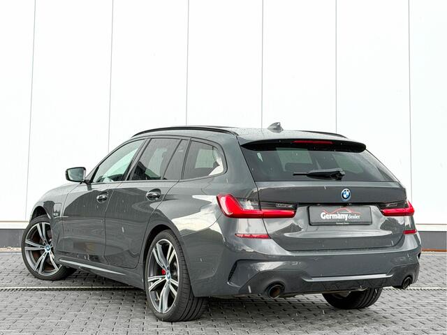 BMW 3-SERIE Touring 330e xDrive 292pk M-Sport Dravit Pano Trekhaak Carbon
