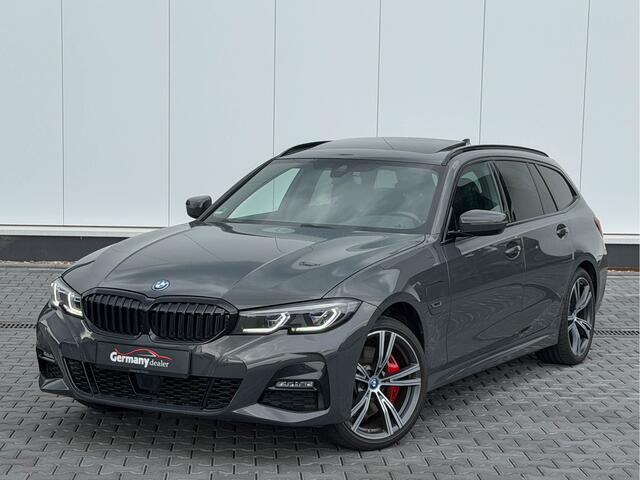 BMW 3-SERIE Touring 330e xDrive 292pk M-Sport Dravit Pano Trekhaak Carbon