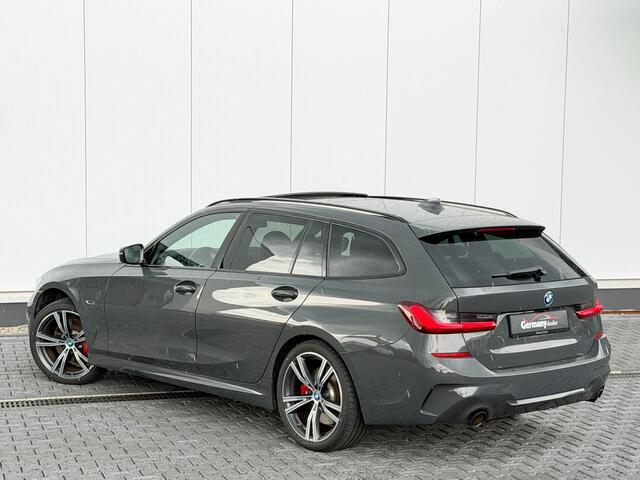 BMW 3-SERIE Touring 330e xDrive 292pk M-Sport Dravit Pano Trekhaak Carbon