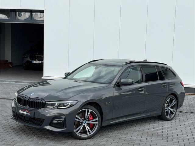 BMW 3-SERIE Touring 330e xDrive 292pk M-Sport Dravit Pano Trekhaak Carbon