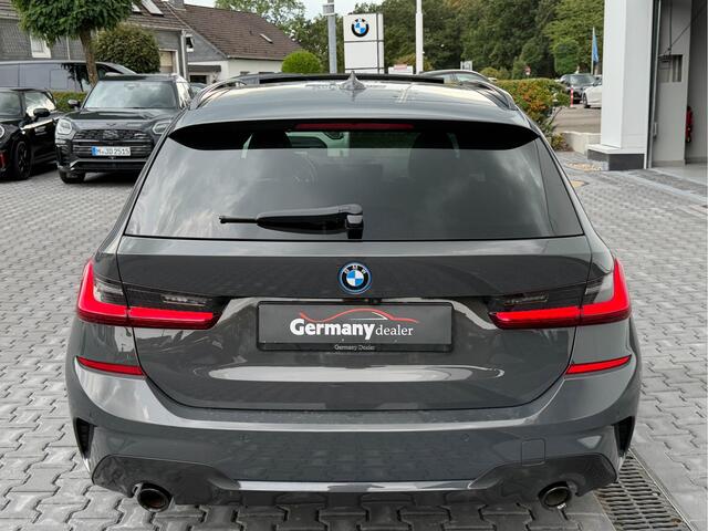 BMW 3-SERIE Touring 330e xDrive 292pk M-Sport Dravit Pano Trekhaak Carbon