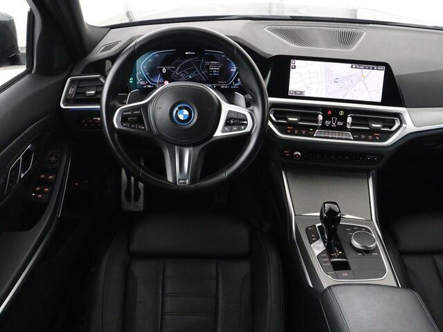 BMW 3-SERIE Touring 320e Business Edition Plus M-sport | 84,4% SOH | Panoramadak | Leder | Elektrische trekhaak | Camera | Park assist | Cruise control | Carplay | Sfeerverlichting |