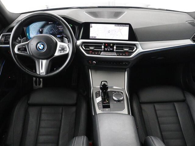 BMW 3-SERIE Touring 320e Business Edition Plus M-sport | 84,4% SOH | Panoramadak | Leder | Elektrische trekhaak | Camera | Park assist | Cruise control | Carplay | Sfeerverlichting |