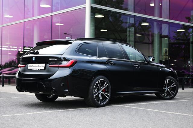 BMW 3-SERIE Touring 330e xDrive M Sport Automaat / Trekhaak / Panoramadak / Sportstoelen / Comfort Access / Adaptieve LED / Achteruitrijcamera
