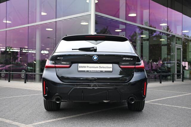 BMW 3-SERIE Touring 330e xDrive M Sport Automaat / Trekhaak / Panoramadak / Sportstoelen / Comfort Access / Adaptieve LED / Achteruitrijcamera