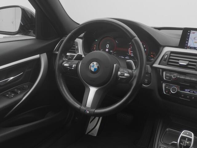 BMW 3-SERIE 320i Steptronic8 Touring M-Sport Edition | PANO | TREKHAAK | LEDER | STOEVERW.