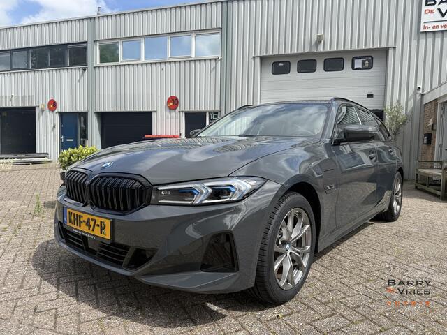 BMW 3-SERIE Touring 320e | Facelift | Trekhaak Automatisch | Adaptieve Cruise Control | Sportstoelen |
