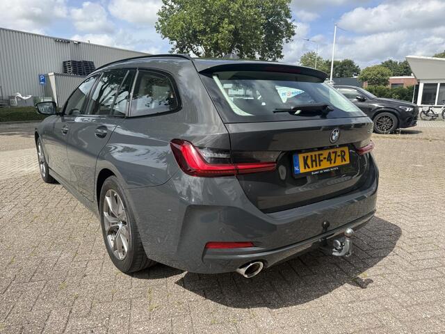 BMW 3-SERIE Touring 320e | Facelift | Trekhaak Automatisch | Adaptieve Cruise Control | Sportstoelen |