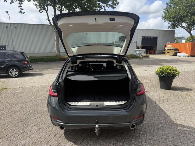 BMW 3-SERIE Touring 320e | Facelift | Trekhaak Automatisch | Adaptieve Cruise Control | Sportstoelen |