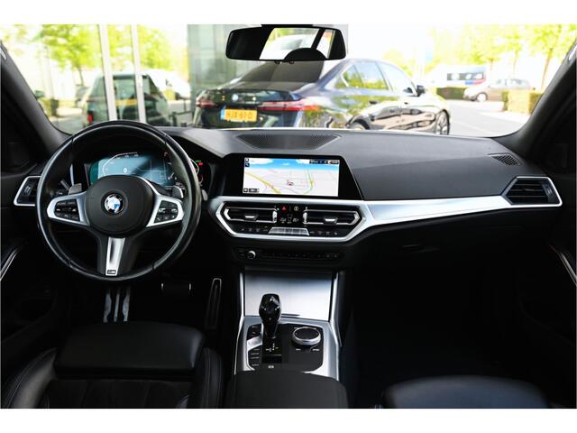 BMW 3-SERIE Touring 330i M Sport Automaat / Sportstoelen / Active Cruise Control / M Sportonderstel / Live Cockpit Professional / Stoelverwarming