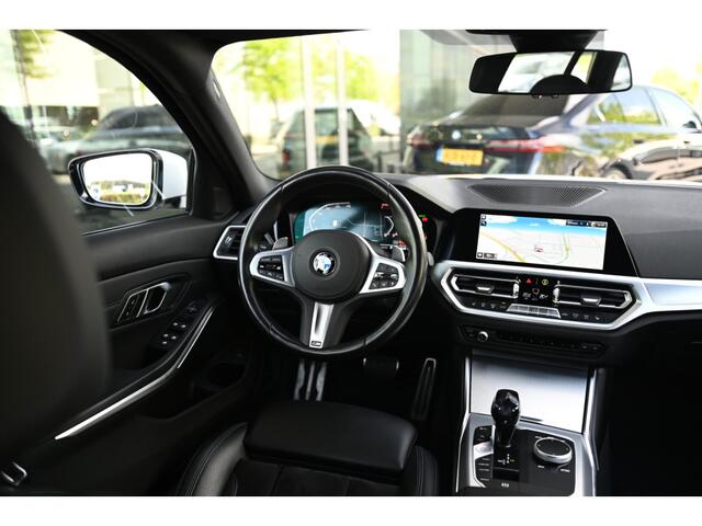 BMW 3-SERIE Touring 330i M Sport Automaat / Sportstoelen / Active Cruise Control / M Sportonderstel / Live Cockpit Professional / Stoelverwarming