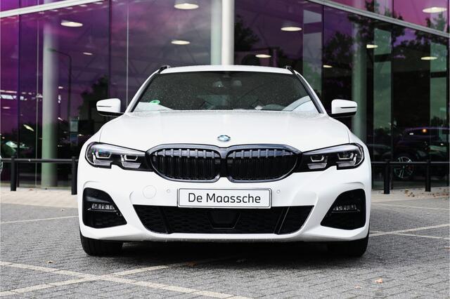 BMW 3-SERIE Touring 330i M Sport Automaat / Sportstoelen / Active Cruise Control / M Sportonderstel / Live Cockpit Professional / Stoelverwarming