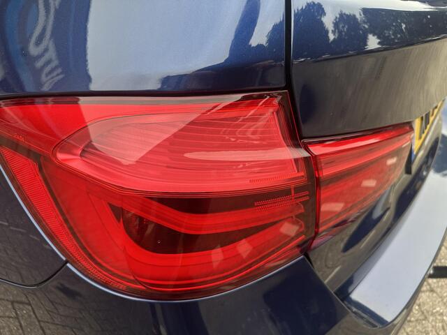 BMW 3-SERIE Touring 318i Luxury Edition /Automaat/Nieuwe apk bij aflevering/schuifdak/Lm velgen/Trekhaak/Leder