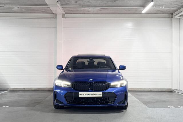 BMW 3-SERIE Sedan 320i M Sport | Schuifdak | trekhaak