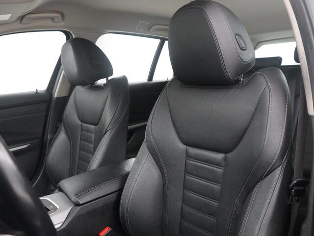 BMW 3-SERIE Touring 320e Business Edition Plus | SOH 84,2% | Leder | Cruise control | Stoelverwarming | Climate control | 3 zone klimaat | Navigatie | Bluetooth | Elektrische achterklep | Trekhaak