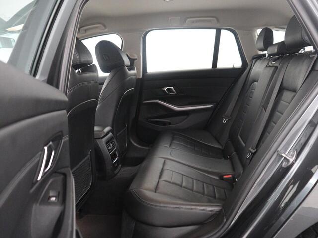 BMW 3-SERIE Touring 320e Business Edition Plus | SOH 84,2% | Leder | Cruise control | Stoelverwarming | Climate control | 3 zone klimaat | Navigatie | Bluetooth | Elektrische achterklep | Trekhaak